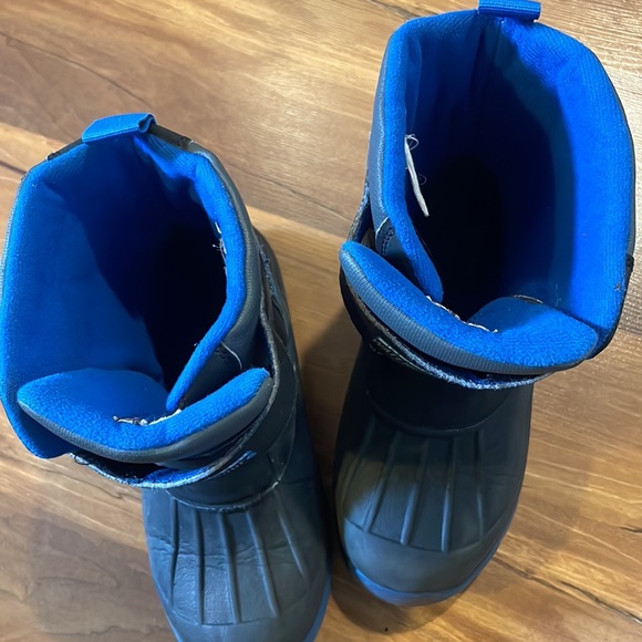 Size 13 Sketchers waterproof winter boots boys - Picture 3 of 3